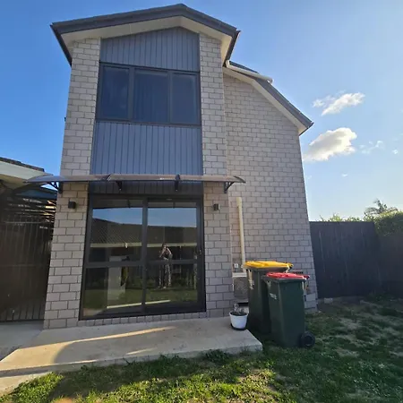Holiday Home Near Auckland Airport